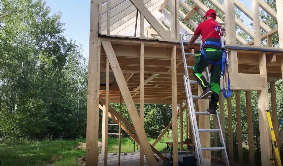 Site Safety: Ladder Safety Basics for Construction Crews